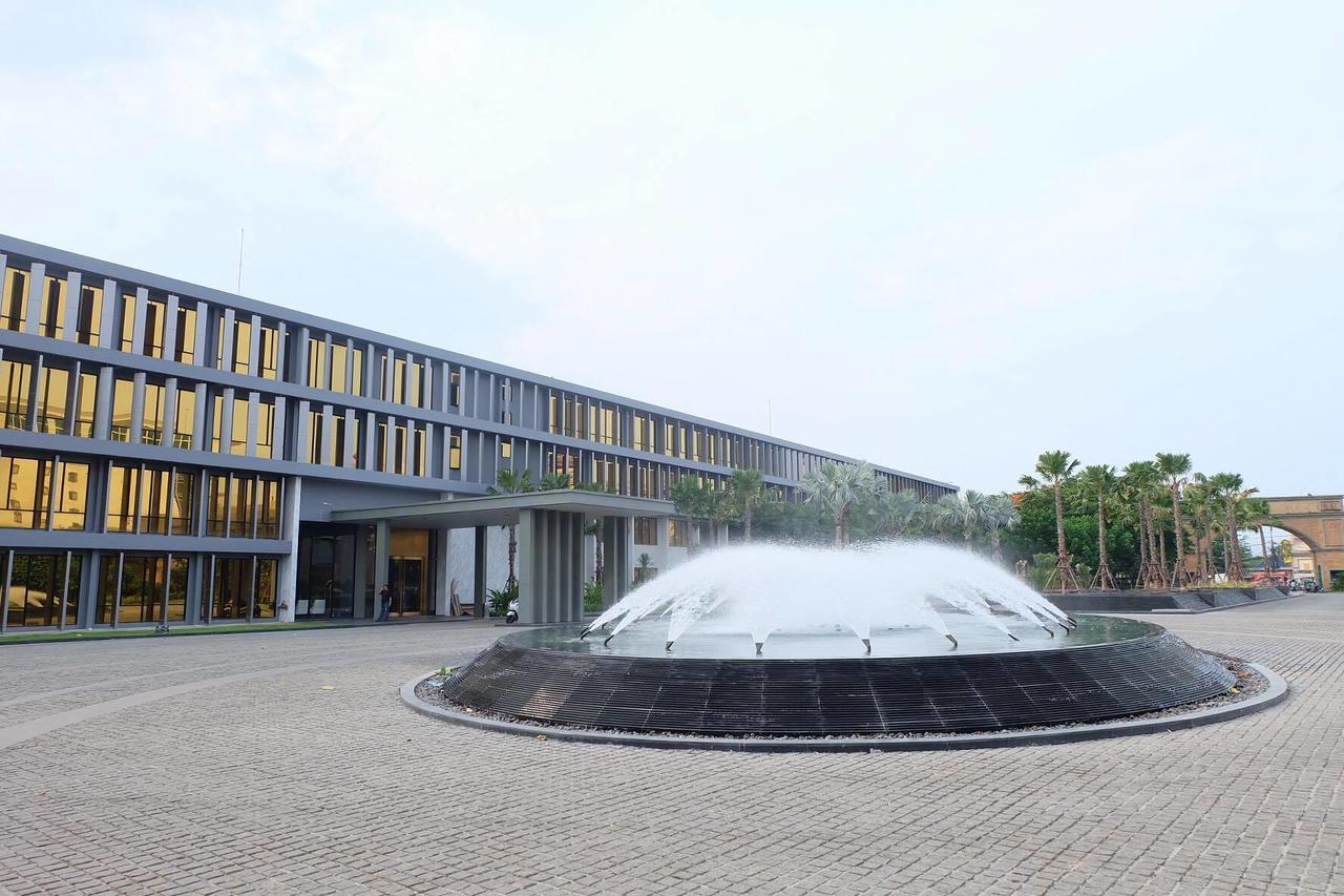 Holiday Poipet Exterior photo